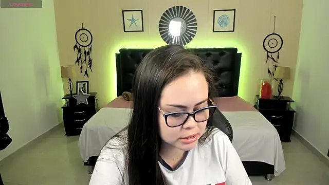 LolaVillalobos online show from May 12, 2026, 12:11 pm