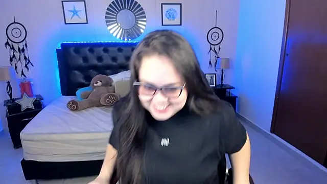 LolaVillalobos online show from May 8, 2026, 12:42 pm