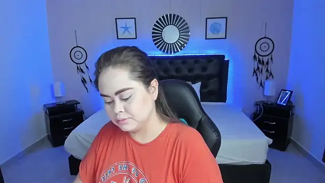 LolaVillalobos online show from November 15, 2025, 12:20 pm