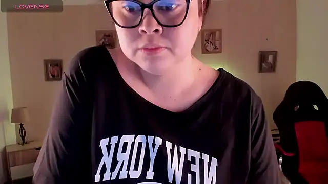 LolaVillalobos online show from August 6, 2026, 12:11 pm