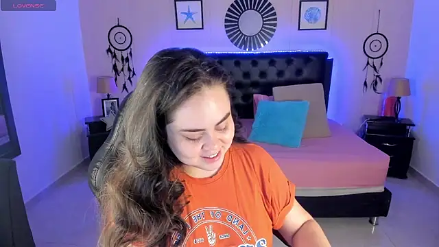 LolaVillalobos online show from May 27, 2026, 11:50 am