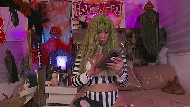 Snapshot of XXMILE chatting on October 22, 2025, 11:20 am XXMILE online show from October 22, 2025, 11:20 am