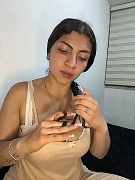 Snapshot of arieel__722 chatting on November 16, 2025, 4:17 am arieel 722 online show from November 16, 2025, 4:17 am