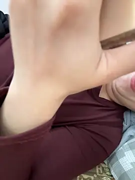 PhuongNhi21 online show from November 17, 2025, 1:04 pm