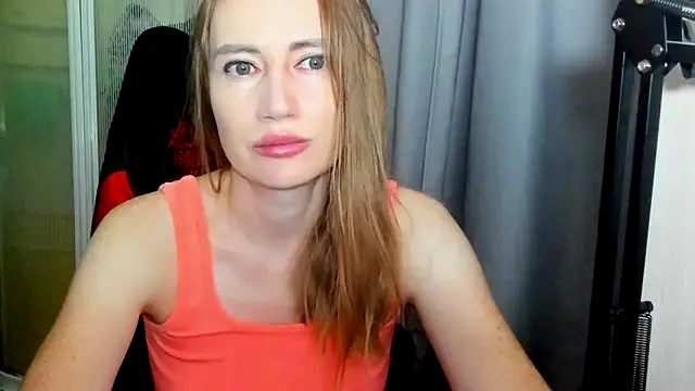 Snapshot of JessFoxxx chatting on June 13, 2026, 2:42 am JessFoxxx online show from June 13, 2026, 2:42 am