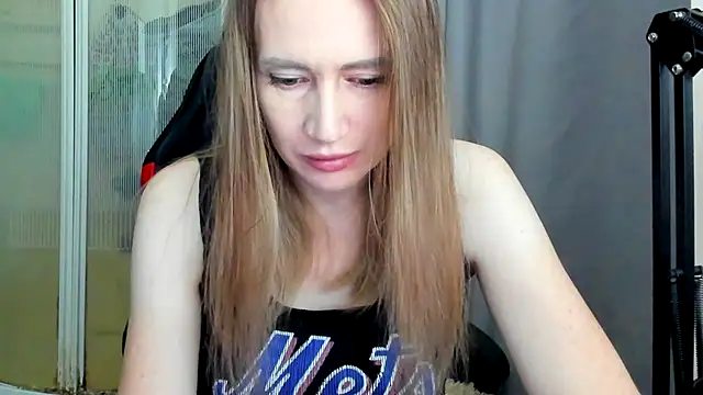 Snapshot of JessFoxxx chatting on June 2, 2026, 2:22 am JessFoxxx online show from June 2, 2026, 2:22 am