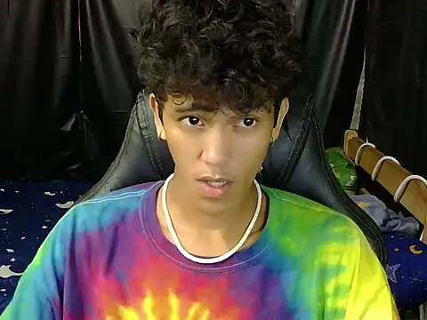 Snapshot of kenbigcockxx chatting on April 8, 2026, 11:33 am kenbigcockxx online show from April 8, 2026, 11:33 am