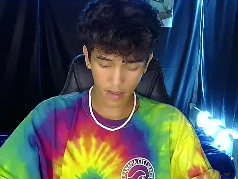 Snapshot of kenbigcockxx chatting on April 6, 2026, 2:07 pm kenbigcockxx online show from April 6, 2026, 2:07 pm