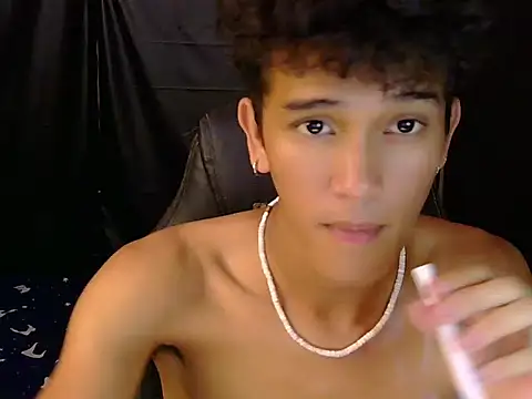 Snapshot of kenbigcockxx chatting on March 31, 2026, 4:14 am kenbigcockxx online show from March 31, 2026, 4:14 am