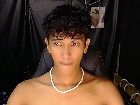 Snapshot of kenbigcockxx chatting on April 3, 2026, 1:17 pm kenbigcockxx online show from April 3, 2026, 1:17 pm