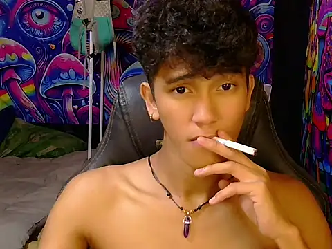 Snapshot of kenbigcockxx chatting on May 24, 2026, 5:40 am kenbigcockxx online show from May 24, 2026, 5:40 am
