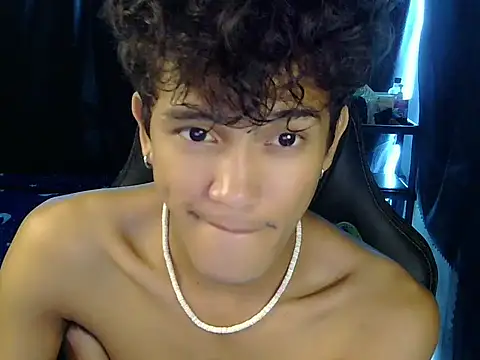 Snapshot of kenbigcockxx chatting on April 12, 2026, 4:21 pm kenbigcockxx online show from April 12, 2026, 4:21 pm
