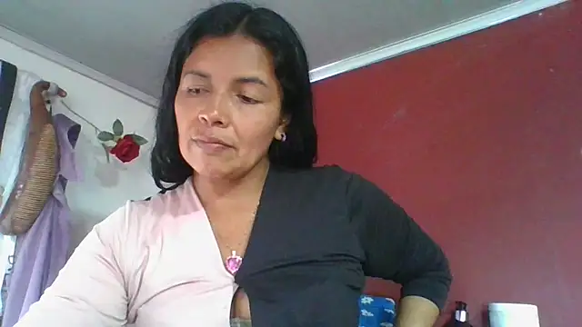 DianaOchoa  online show from April 27, 2026, 8:40 pm