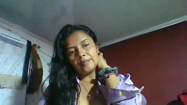 DianaOchoa  online show from May 5, 2026, 2:58 am