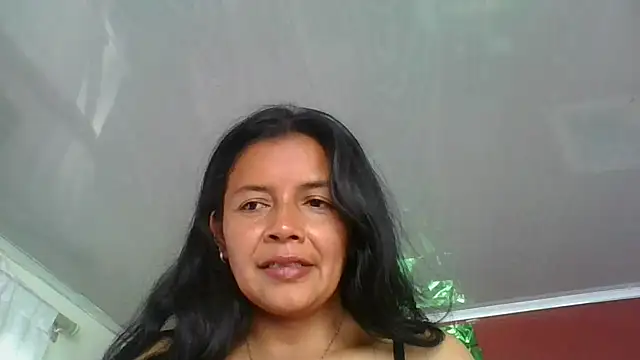 Snapshot of DianaOchoa_ chatting on October 20, 2025, 7:36 pm DianaOchoa online show from October 20, 2025, 7:36 pm
