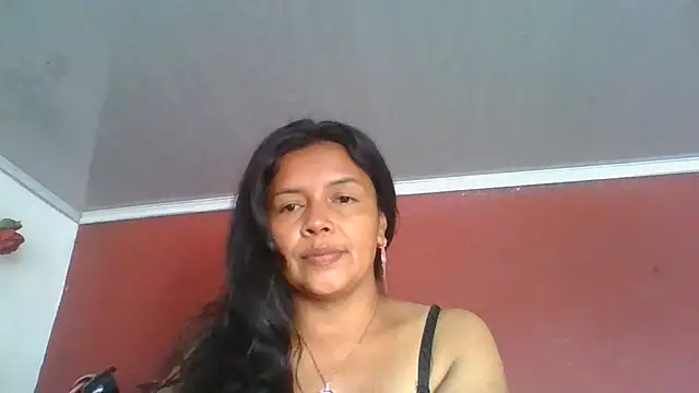 Snapshot of DianaOchoa_ chatting on July 10, 2026, 8:42 pm DianaOchoa online show from July 10, 2026, 8:42 pm