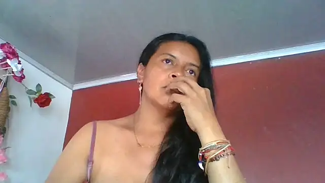 Snapshot of DianaOchoa_ chatting on June 10, 2026, 7:37 pm DianaOchoa online show from June 10, 2026, 7:37 pm