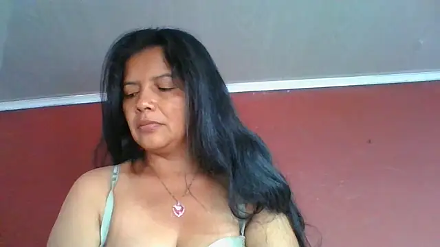 Snapshot of DianaOchoa_ chatting on July 1, 2026, 12:27 pm DianaOchoa online show from July 1, 2026, 12:27 pm