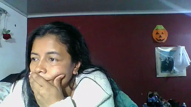 Snapshot of DianaOchoa_ chatting on November 3, 2025, 5:45 am DianaOchoa online show from November 3, 2025, 5:45 am