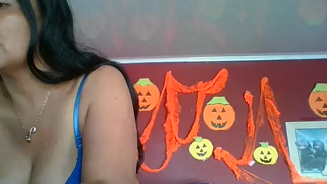 Snapshot of DianaOchoa_ chatting on October 28, 2025, 8:30 pm DianaOchoa online show from October 28, 2025, 8:30 pm