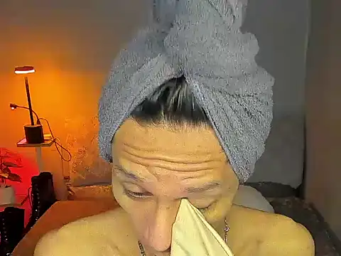 Snapshot of anitacruise chatting on October 16, 2025, 9:23 pm anitacruise online show from October 16, 2025, 9:23 pm