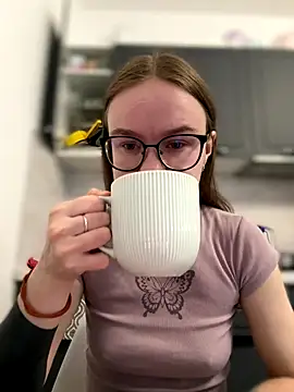 Snapshot of _CherryBloom_ chatting on October 13, 2025, 11:23 am CherryBloom online show from October 13, 2025, 11:23 am