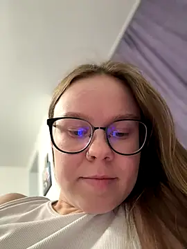 Snapshot of _CherryBloom_ chatting on November 2, 2025, 5:18 pm CherryBloom online show from November 2, 2025, 5:18 pm