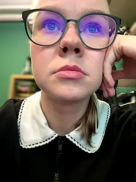 Snapshot of _CherryBloom_ chatting on October 14, 2025, 7:20 am CherryBloom online show from October 14, 2025, 7:20 am