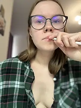 Snapshot of _CherryBloom_ chatting on October 21, 2025, 11:20 am CherryBloom online show from October 21, 2025, 11:20 am