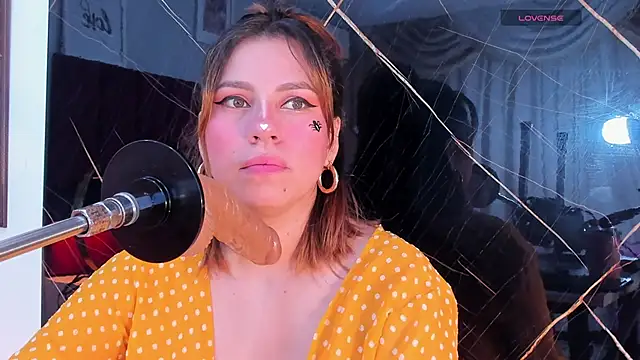 abby blond  online show from October 10, 2025, 12:17 pm