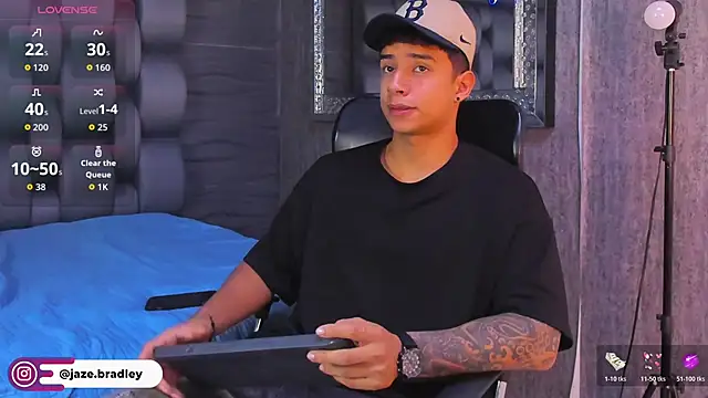 jaze bradley online show from November 10, 2025, 11:26 am