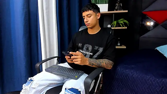 jaze bradley online show from November 19, 2025, 11:32 am