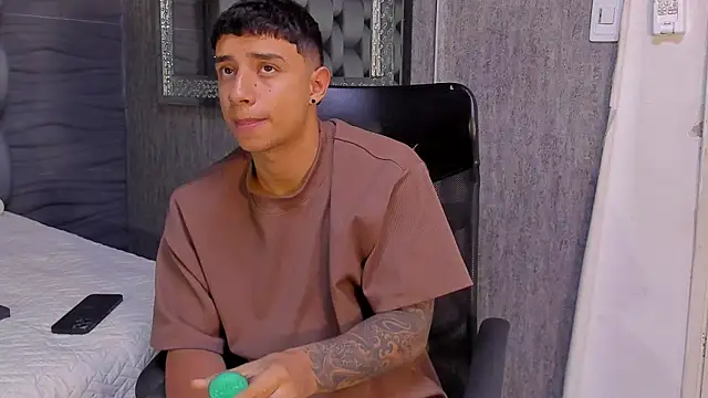 jaze bradley online show from November 13, 2025, 11:36 am