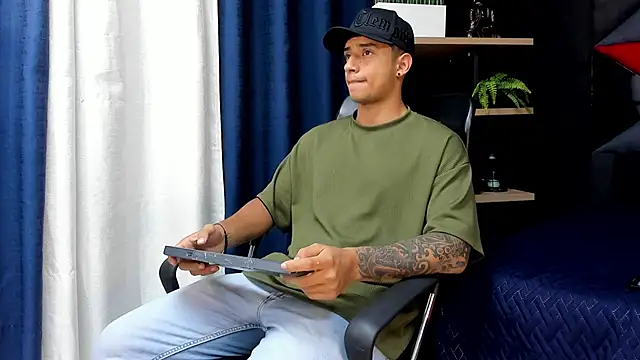 jaze bradley online show from November 20, 2025, 11:33 am