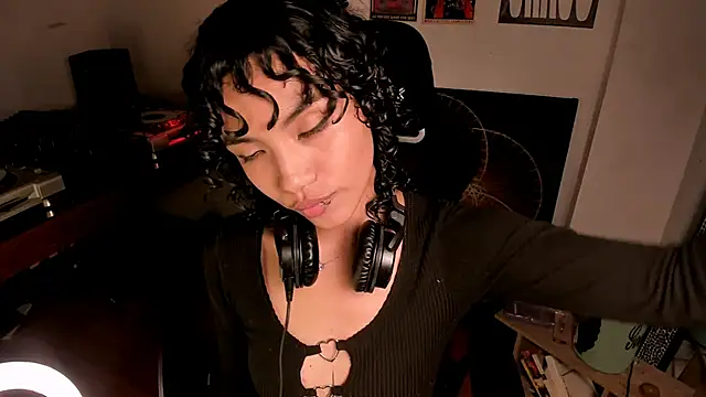 Snapshot of Nati____ chatting on April 18, 2026, 1:52 am Nati online show from April 18, 2026, 1:52 am