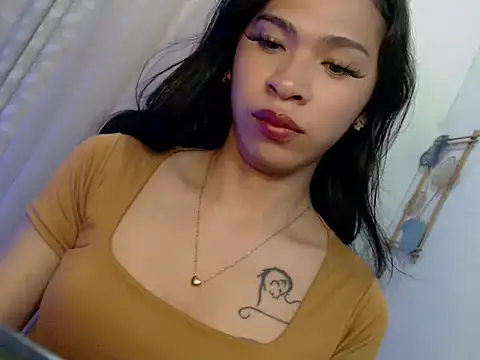 Snapshot of Annaloula chatting on April 10, 2026, 10:22 am Annaloula online show from April 10, 2026, 10:22 am