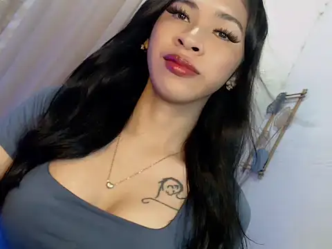 Snapshot of Annaloula chatting on May 4, 2026, 4:32 pm Annaloula online show from May 4, 2026, 4:32 pm