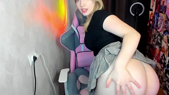 NicoleRiccii online show from June 11, 2026, 4:15 pm