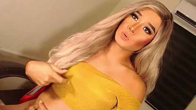 Snapshot of SissifyMeNow chatting on October 10, 2025, 6:42 pm SissifyMeNow online show from October 10, 2025, 6:42 pm