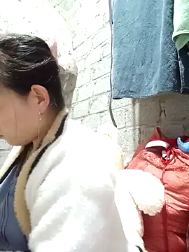 jienrrr online show from November 5, 2025, 3:04 pm