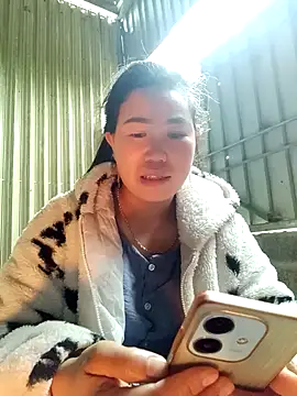 jienrrr online show from November 5, 2025, 2:58 am