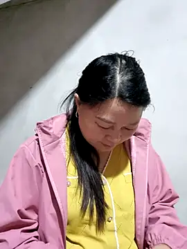 Snapshot of yoowwmr chatting on November 14, 2025, 11:30 pm yoowwmr online show from November 14, 2025, 11:30 pm