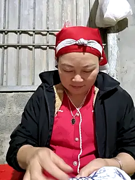 Snapshot of yoowwmr chatting on November 16, 2025, 12:10 pm yoowwmr online show from November 16, 2025, 12:10 pm