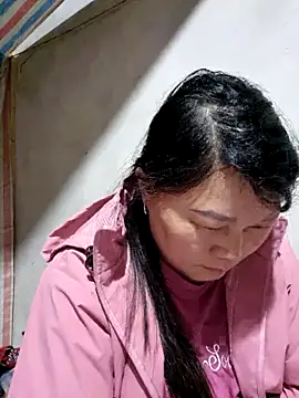 Snapshot of yoowwmr chatting on November 18, 2025, 1:58 pm yoowwmr online show from November 18, 2025, 1:58 pm