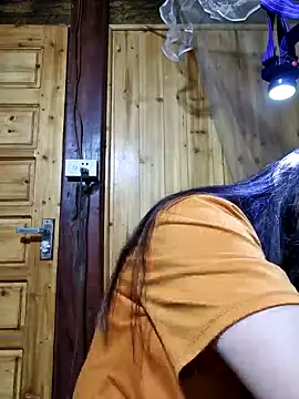 Snapshot of yoowwmr chatting on October 28, 2025, 1:43 pm yoowwmr online show from October 28, 2025, 1:43 pm