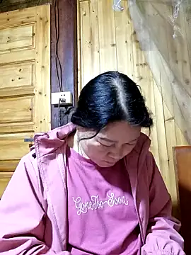 Snapshot of yoowwmr chatting on October 24, 2025, 12:59 pm yoowwmr online show from October 24, 2025, 12:59 pm