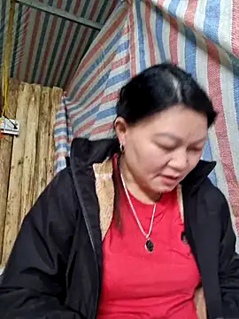 Snapshot of yoowwmr chatting on November 2, 2025, 2:49 am yoowwmr online show from November 2, 2025, 2:49 am