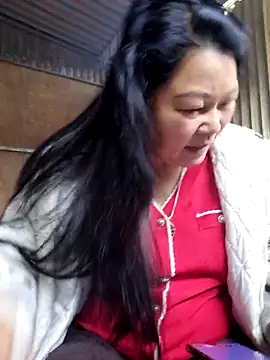 yoowwmr online show from February 3, 2026, 2:32 am