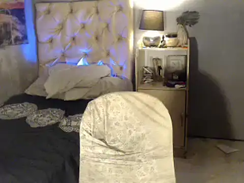 sweetnaughtykitkat69 online show from February 25, 2026, 3:01 pm