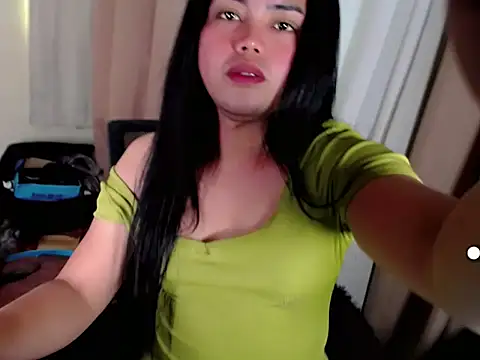 zhillycate online show from October 8, 2025, 4:47 am